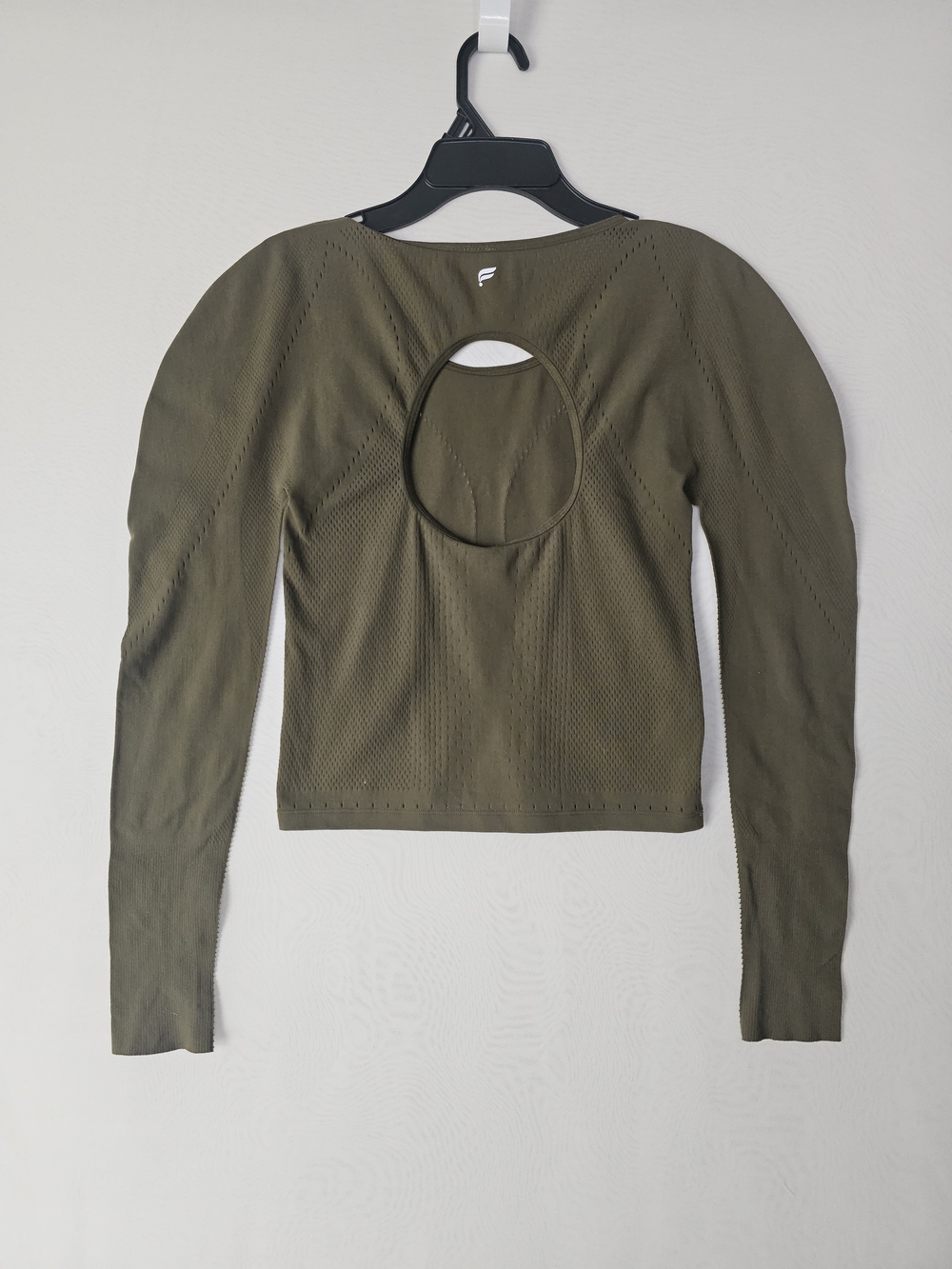 ​Fabletics Olive Green Seamless Cutout Long Sleeve Active Crop Top (No Size Tag) - Picture 6 of 10